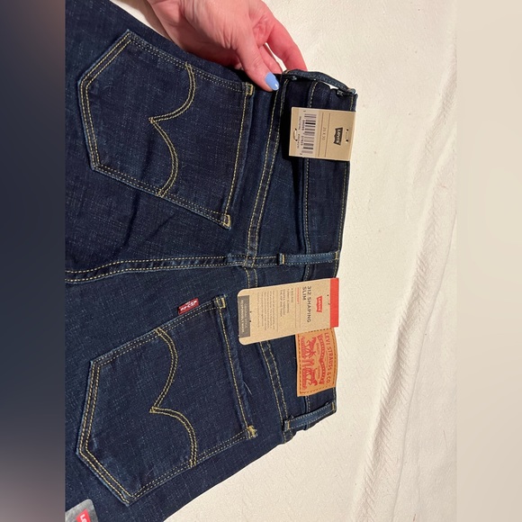 Levi’s Slim Cut Jeans! NEW!! - Picture 5 of 6